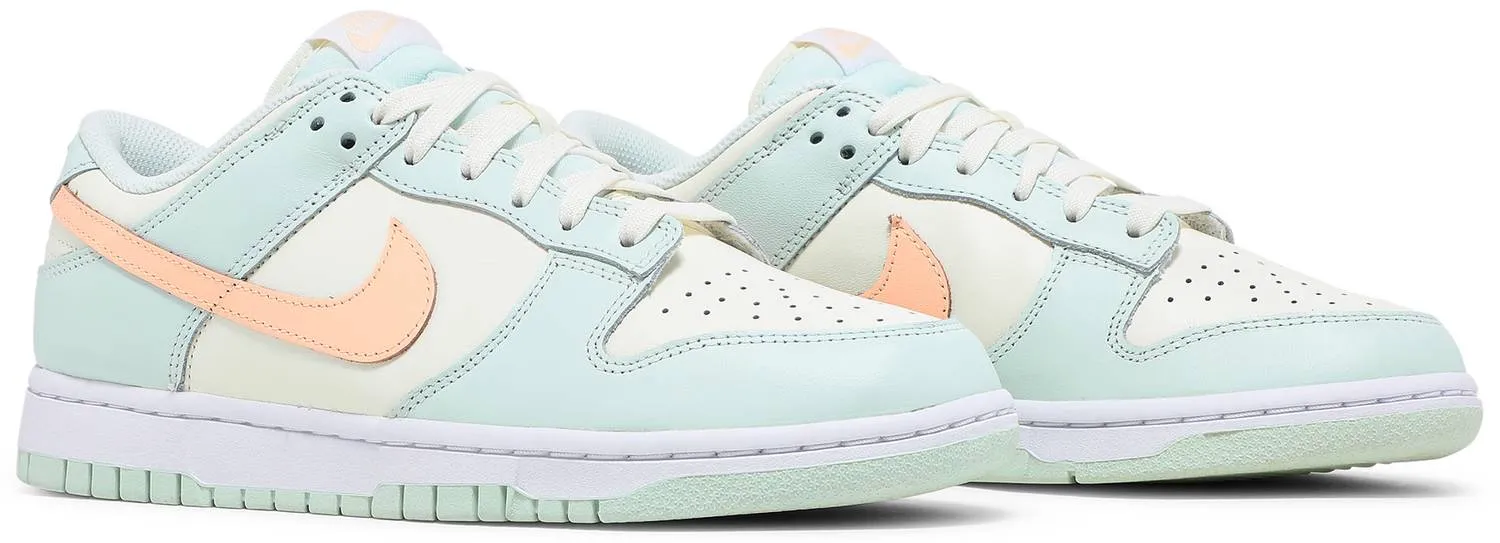 Dunk Low 'Barely Green' (W)