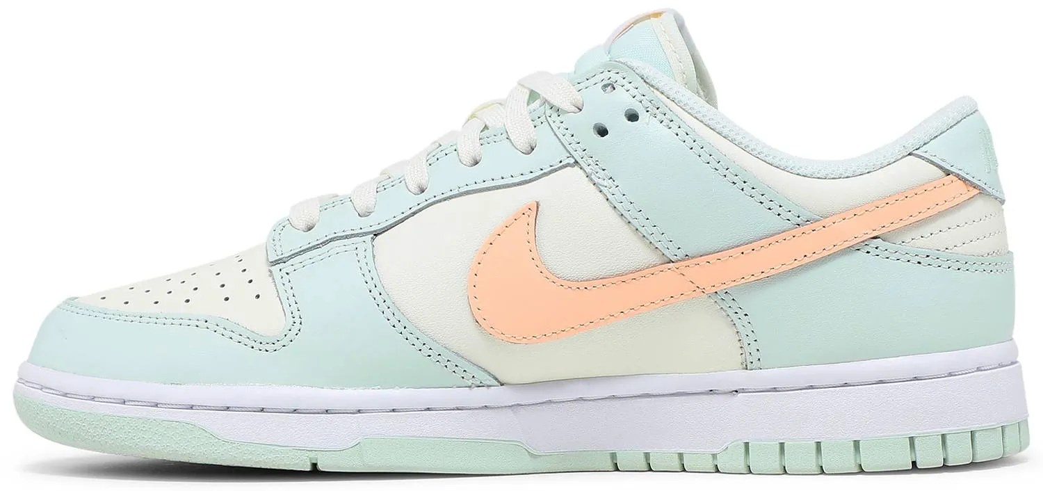 Dunk Low 'Barely Green' (W)