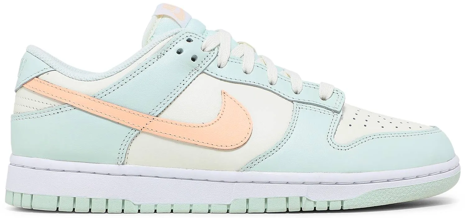 Dunk Low 'Barely Green' (W)