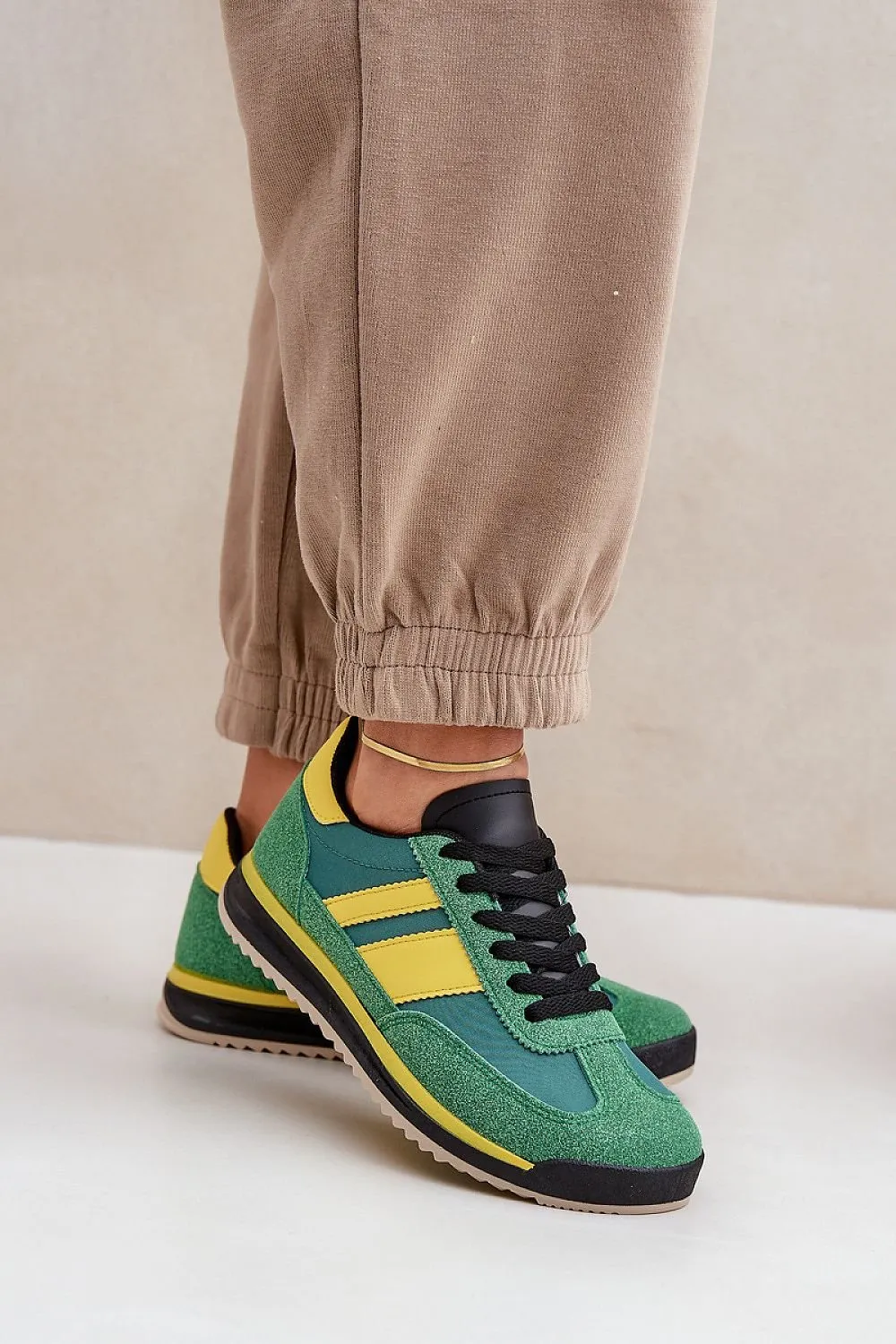 Low sneakers made of eco leather