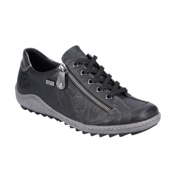 R1402 Lace-Up Sneaker