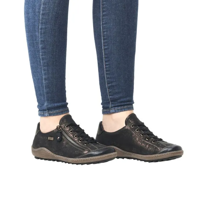 R1402 Lace-Up Sneaker