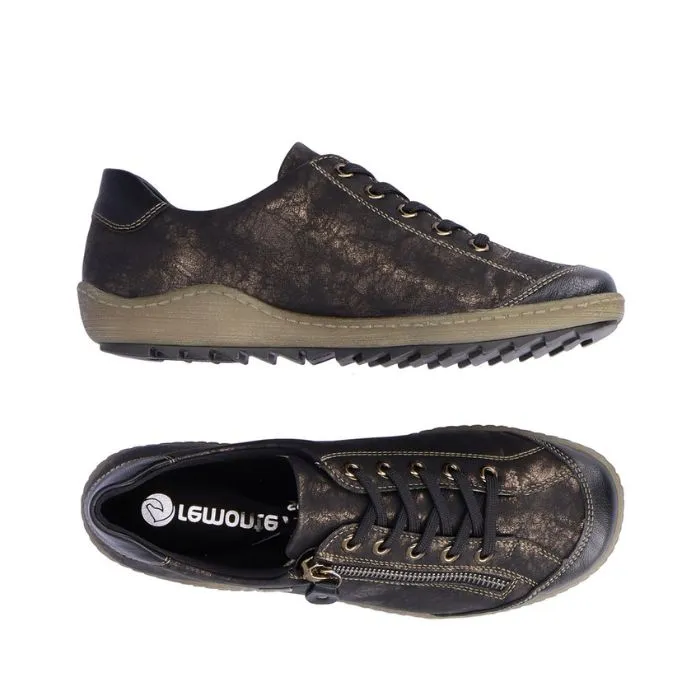 R1402 Lace-Up Sneaker