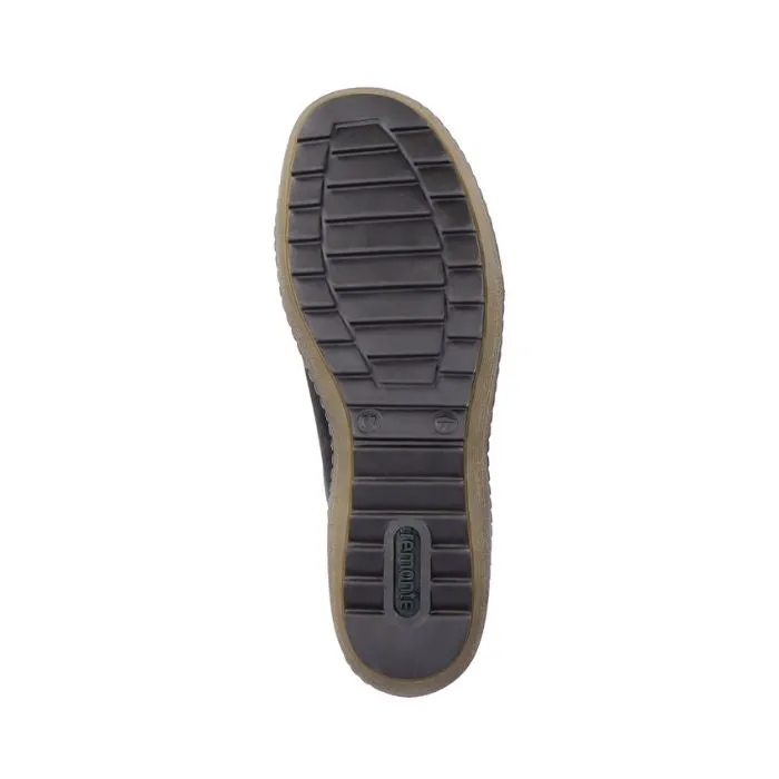 R1402 Lace-Up Sneaker