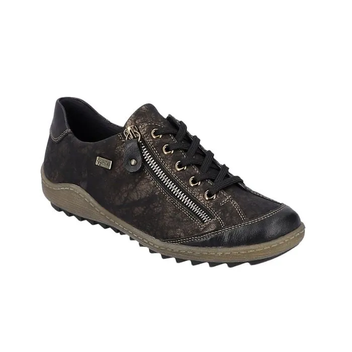 R1402 Lace-Up Sneaker