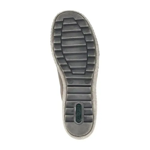 R1402 Lace-Up Sneaker
